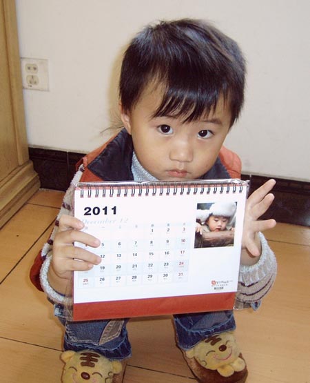 最后一張是佳鑫和臺(tái)歷的合影，很棒