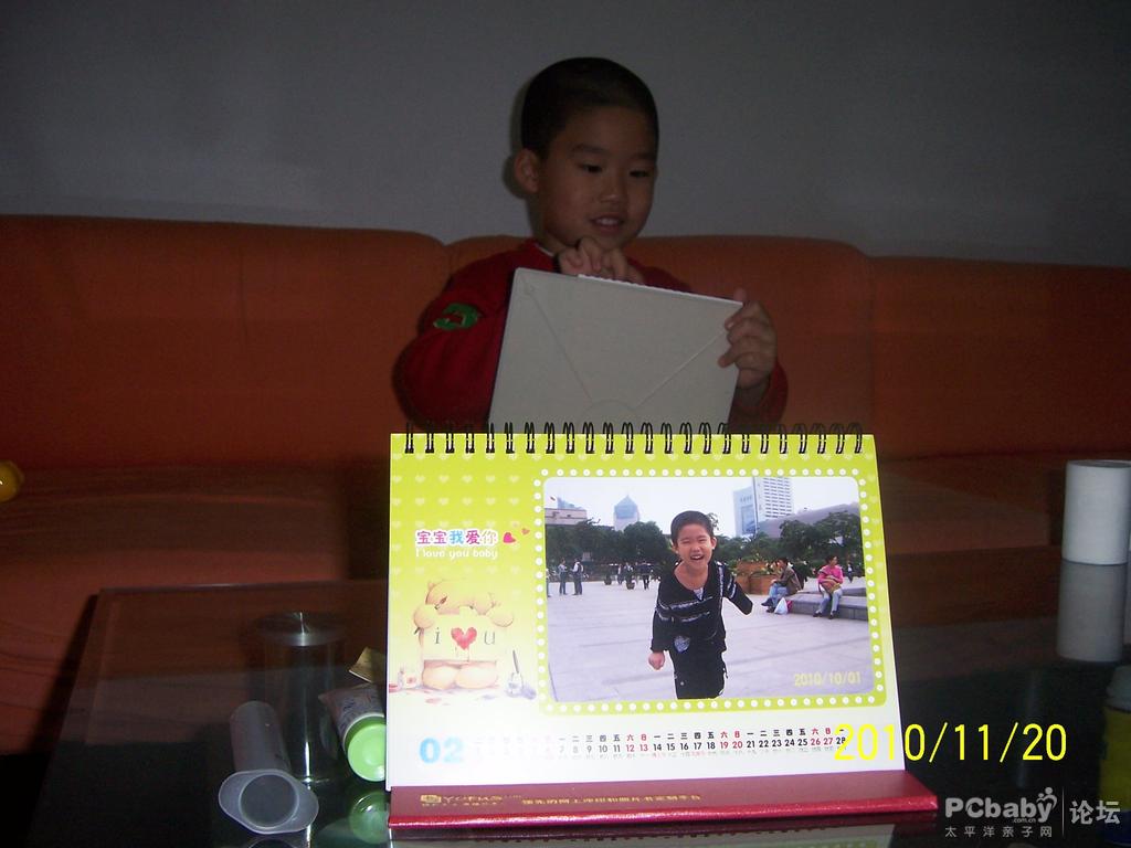 拍照就準(zhǔn)備落跑了，乖乖的和臺(tái)歷合個(gè)影啊