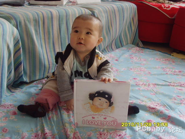 小伙子看書(shū)本，不要看著我，你現(xiàn)在是代言人